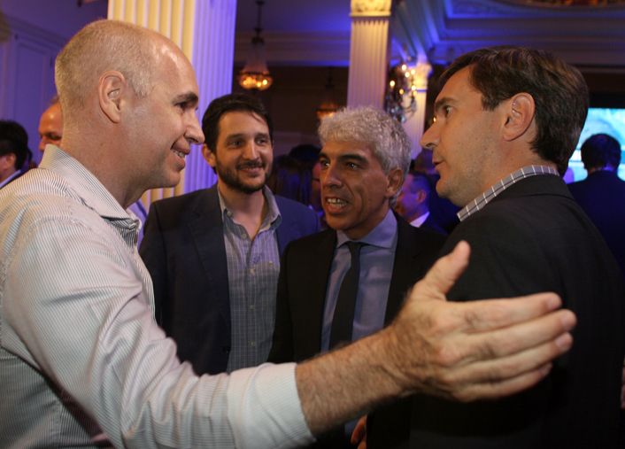 Funcionarios y empresarios en el 39° aniversario de Ámbito Financiero (foto 21)
