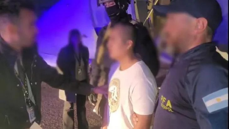 El principal acusado por los asesinatos de Morena Verdi, Brenda del Castillo y Lara Gutiérrez fue extraditado desde Perú. El principal acusado por los asesinatos de Morena Verdi, Brenda del Castillo y Lara Gutiérrez fue extraditado desde Perú.