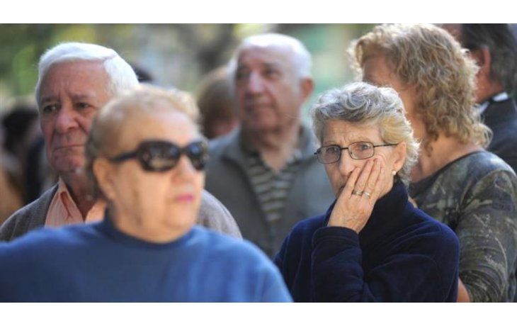 Con la natalidad a la baja, economistas y otras voces proyectan un futuro pesimista en las pensiones si no se apuntan al crecimiento económico y el trabajo formal. Con la natalidad a la baja, economistas y otras voces proyectan un futuro pesimista en las pensiones si no se apuntan al crecimiento económico y el trabajo formal.