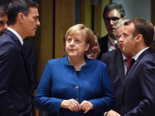 Pedro S&aacute;nchez, Angela Merkel y Emmanuel Macron. El acuerdo UE - Mercosur, cada vez m&aacute;s lejos de ratificarse.