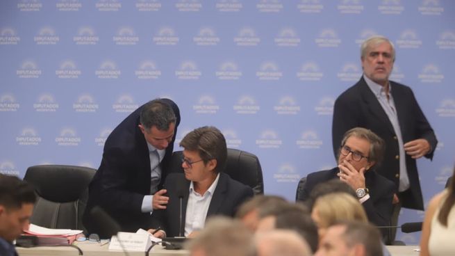 Gabriel Bornoroni, Lisandro Almirón y Bertie Benegas Lych, autoridades del bloque de diputados de La Libertad Avanza.