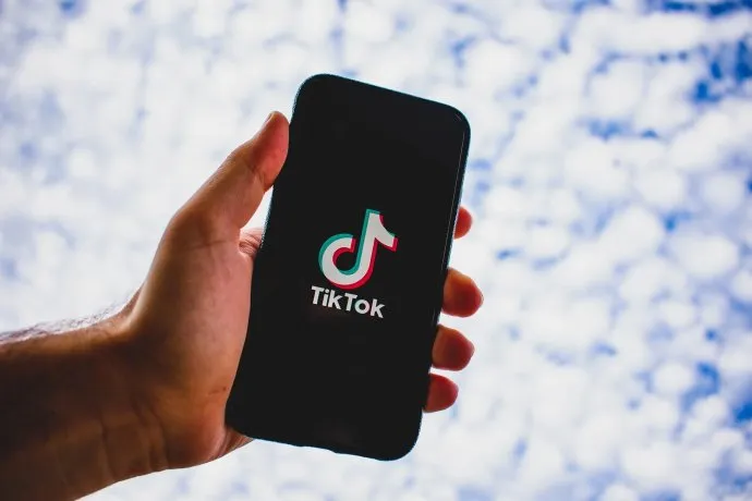 TikTok sufre en paralelo la competencia de UpScrolled, una app similar a Instagram en sus inicios.