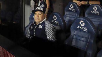 Diego Maradona está separado del plantel para evitar problemas mayores con el coronavirus.