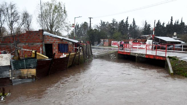 Más de un millar de familias se vio afectada por la inundación en La Plata.