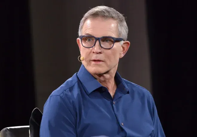 Al crear Roblox, David Baszucki soñaba con formar una plataforma que permitiera experiencias compartidas entre miles de millones de usuarios. Al crear Roblox, David Baszucki soñaba con formar una plataforma que permitiera experiencias compartidas entre miles de millones de usuarios.