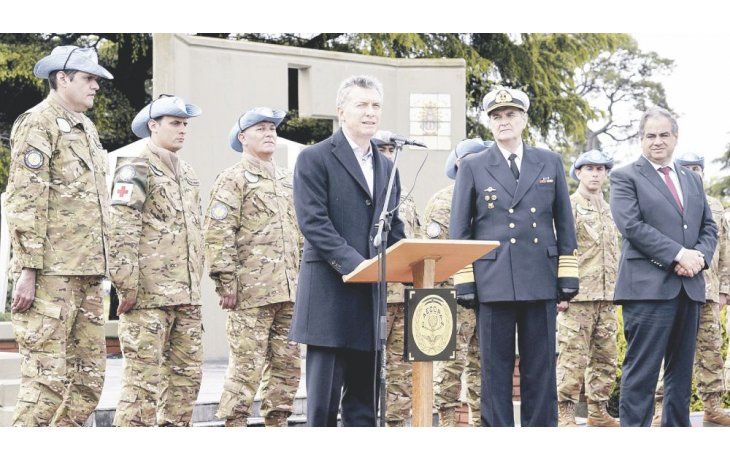 ámbito.com | Misión. Mauricio Macri participó ayer de la ceremonia de despedida de los Cascos Azules argentinos que integrarán la Misión de Naciones Unidas.