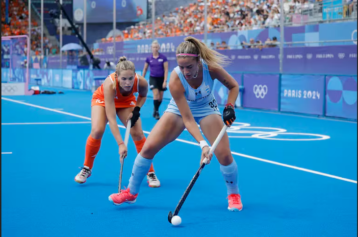 Zoe Diaz de Armas domina la bocha ante la férrea marca de su rival. (Foto: Reuters)