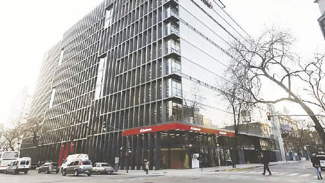 presencia.  Santander Argentina tiene 399 sucursales tradicionales.