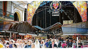 ámbito.com | Inspiración. La Boquería es el mercado más famoso de Barcelona y un paseo obligado para los turistas.