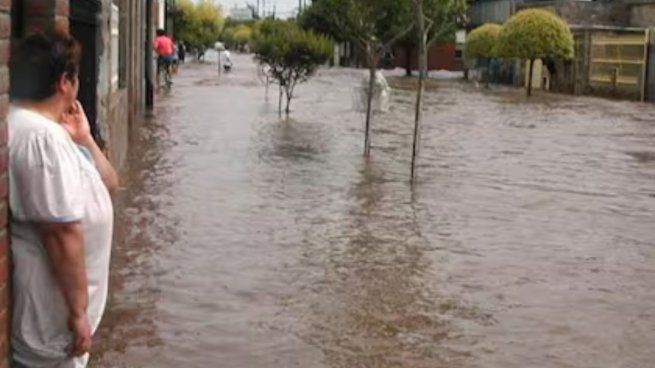 Emergencia en Tucumán: un fuerte temporal dejó pueblos aislados, rutas cortadas y clases suspendidas.&nbsp;