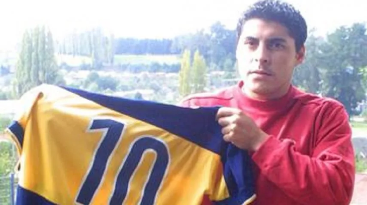 He had the honor of wearing Maradona and Riquelme's 10 in six years of his career. He had the honor of wearing Maradona and Riquelme's 10 in six years of his career.