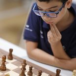 El argentino de 12 años venció en dos partidas clave del Open Aeroflot de Moscú y quedó a una ronda de conseguir la tercera norma de gran maestro. El argentino de 12 años venció en dos partidas clave del Open Aeroflot de Moscú y quedó a una ronda de conseguir la tercera norma de gran maestro.