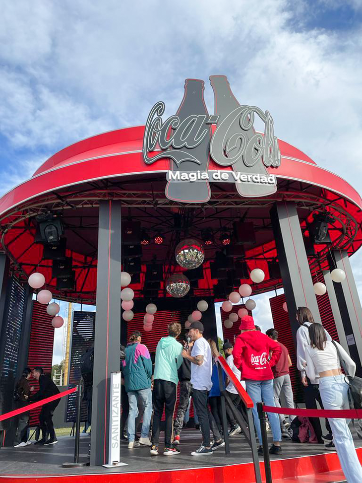 Coca-Cola invita a bailar y reciclar en este Lollapalooza 2022 (3).png