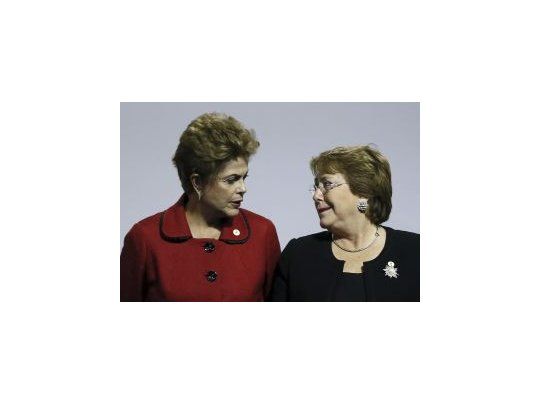 La presidente de Brasil, Dilma Roussef, junto a su par de Chile, Michelle Bachelet.