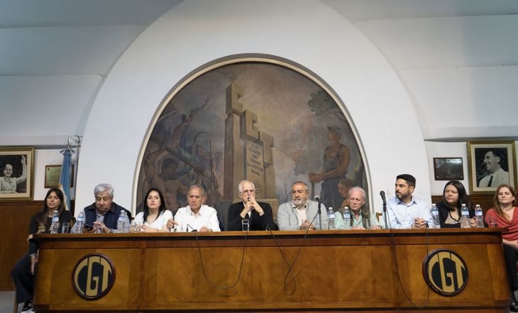 Jorge Taiana compartió un acto en la CGT y fustigó al gobierno de Javier Milei.