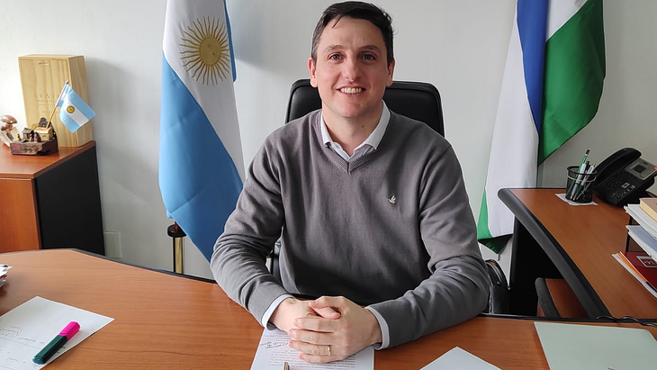 El titular de Minería de Río Negro, Joaquín Aberastain Oro, dijo que la gran ventaja de su provincia para atraer inversiones es que poseen "infraestructura, conectividad, tren, rutas, aviones internacionales, dos puertos de aguas profundas para exportar e importar y por supuesto nuestra estabilidad y previsibilidad". El titular de Minería de Río Negro, Joaquín Aberastain Oro, dijo que la gran ventaja de su provincia para atraer inversiones es que poseen "infraestructura, conectividad, tren, rutas, aviones internacionales, dos puertos de aguas profundas para exportar e importar y por supuesto nuestra estabilidad y previsibilidad".