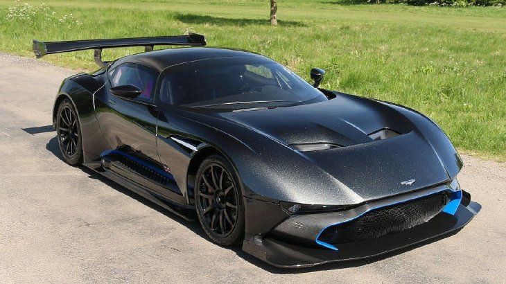 El Aston Martin Vulcan de 820BHP fue concebido y diseñado para brindar la emoción y superar el rendimiento de los autos de carrera ganadores de Le Mans de Aston Martin.