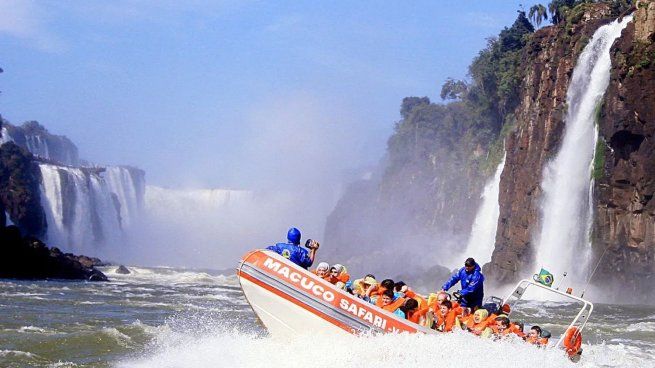 Un turista neerlandés perdió la vida este martes luego de que se diera vuelta la lancha en la que realizaba la excursión Macuco Safari sobre el río Iguazú.
