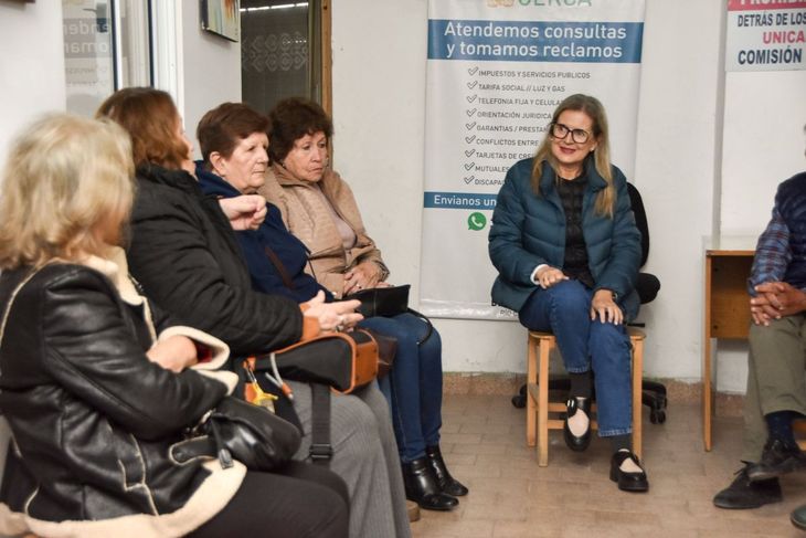 La candidata de La Fuerza del Imperio del Sur, Adriana Nazario, en una reunión con vecinos de Río Cuarto. La candidata de La Fuerza del Imperio del Sur, Adriana Nazario, en una reunión con vecinos de Río Cuarto.