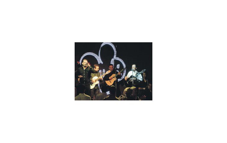 ámbito.com | Son menos y acusan el paso del tiempo, pero los «Gipsy Kings» convocaron público fiel en su tardío debut argentino.