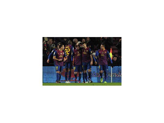 Messi asistió a Fábregas en el primer gol. El Barsa jugará otra final de la Copa del Rey.