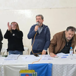 Luis Pichi Sagaseta (con micrófono) fue electo presidente del Congreso del PJ de Neuquén y se espera que el partido asuma una postura crítica. Luis Pichi Sagaseta (con micrófono) fue electo presidente del Congreso del PJ de Neuquén y se espera que el partido asuma una postura crítica.