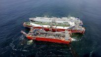 El proyecto Argentina LNG busca monetizar los enormes recursos gasíferos de Vaca Muerta mediante un esquema de licuefacción escalonado que combinará unidades flotantes (FLNG) con futuras instalaciones terrestres