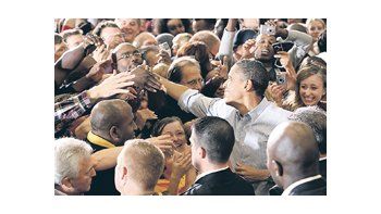 Barack Obama se encontró con partidarios el fin de semana, como los que lo saludaron el sábado en Minneapolis, Minnesota. Esta semana tiene previsto visitar al menos cuatro estados con resultado incierto.