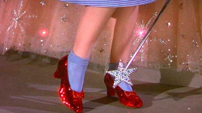 Los famosos zapatos son reconocidos por el destacado golpe de talones de Dorothy.&nbsp;