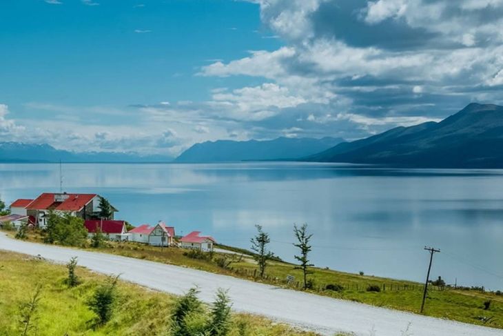 Con servicios de transporte diarios y un viaje de poco más de una hora, llegar a Tolhuin desde Ushuaia es cómodo y accesible.