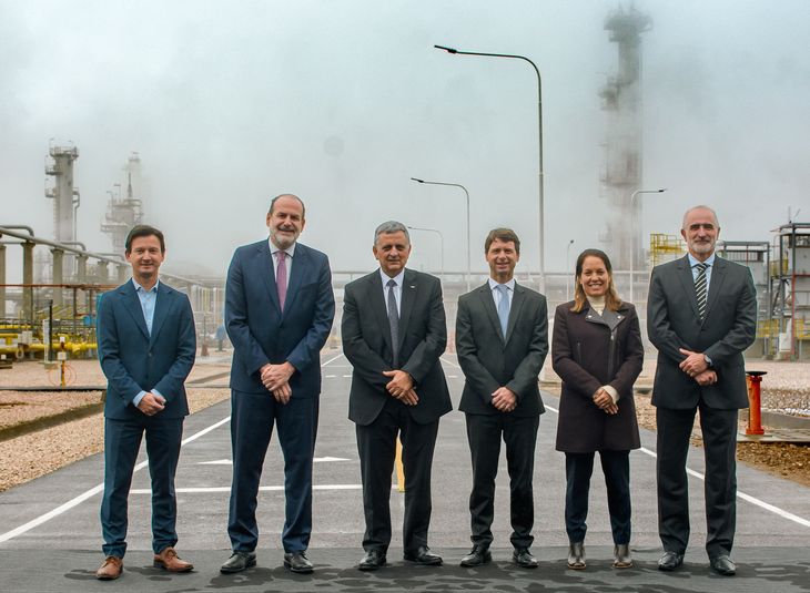 En la inauguración del segundo NTF de Compañía MEGA estuvieron Federico Susbielles, intendente de Bahía Blanca; Horacio Marín, presidente y CEO de YPF; Tomás Córdoba, CEO de Compañía MEGA, Dolores Brizuela, presidenta de Dow Argentina; entre otros. En la inauguración del segundo NTF de Compañía MEGA estuvieron Federico Susbielles, intendente de Bahía Blanca; Horacio Marín, presidente y CEO de YPF; Tomás Córdoba, CEO de Compañía MEGA, Dolores Brizuela, presidenta de Dow Argentina; entre otros.
