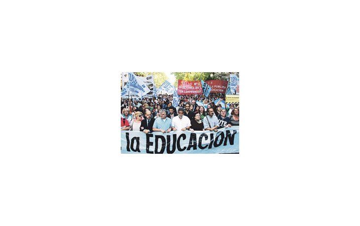 Las movilizaciones se multiplican en los distritos donde florecen los conflictos con los maestros.