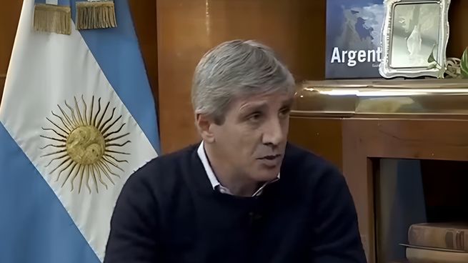 Luis Caputo aseguró que abril también llega con superávit fiscal.&nbsp;