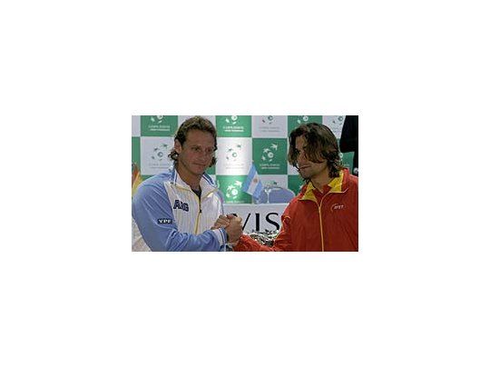 Desde las 13 de mañana, Nalbandian intentará darle el primer punto a la Argentina.