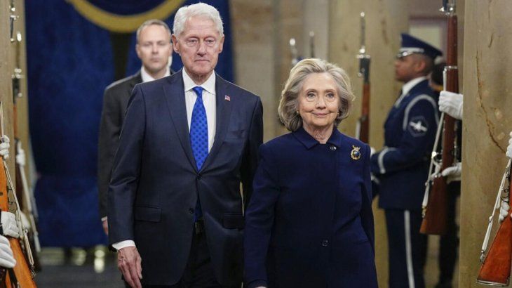 Los Clinton aparecen en los archivos pero jamás fueron mencionados por las víctimas de Epstein. Los Clinton aparecen en los archivos pero jamás fueron mencionados por las víctimas de Epstein.