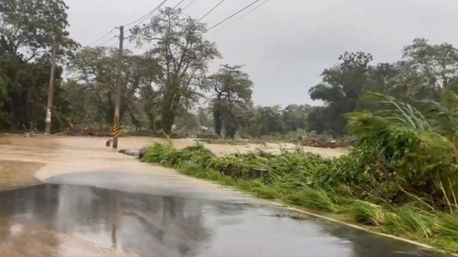 Se desbordaron ríos en Bayamón y Adjuntas por el paso de la tormenta Ernesto.