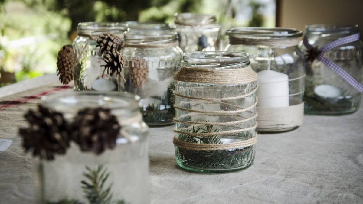 Do not throw the empty bottles! Your best allies can be to organize and decorate your home