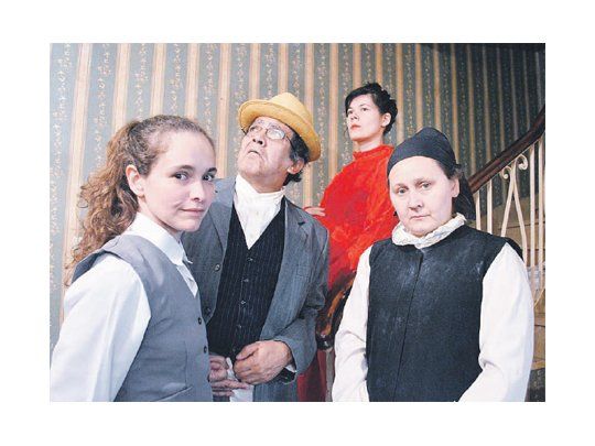 Silvina Warenycia, Salvador Giménez, Carina Noemberg y Claudia Luque, protagonistas del sólido drama de Nan Giménez “De qué te sirve saberlo”.