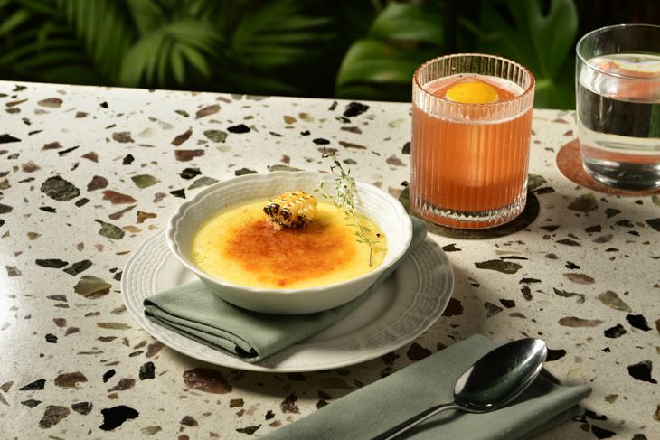Crème Brûlée of caramelized corn, a vegetarian and gluten -free reinterpretation that mixes French tradition with local ingredients. Crème Brûlée of caramelized corn, a vegetarian and gluten -free reinterpretation that mixes French tradition with local ingredients.