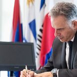 Yamandú Orsi recibe al rector de la Universidad de la República de Uruguay ante el reclamo por un mayor presupuesto. Yamandú Orsi recibe al rector de la Universidad de la República de Uruguay ante el reclamo por un mayor presupuesto.