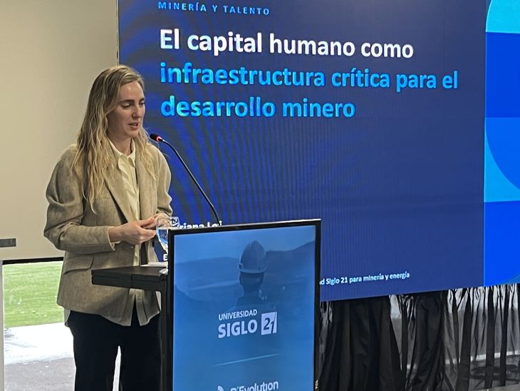 Mariana Lef, representante de la Corporación Financiera Internacional (IFC), destacó la necesidad de anticipar la demanda de trabajadores calificados y coordinar a las empresas mineras con las instituciones educativas para cubrir los perfiles que requerirán los proyectos. Mariana Lef, representante de la Corporación Financiera Internacional (IFC), destacó la necesidad de anticipar la demanda de trabajadores calificados y coordinar a las empresas mineras con las instituciones educativas para cubrir los perfiles que requerirán los proyectos.