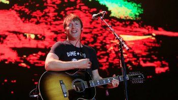 Nueva Zelanda: James Blunt ofrece su música para dispersar a manifestantes antivacunas