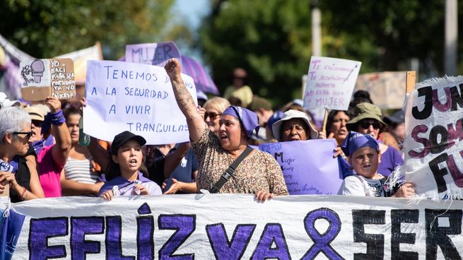 El PIT-CNT convocó a un paro general por el Día Internacional de la Mujer.