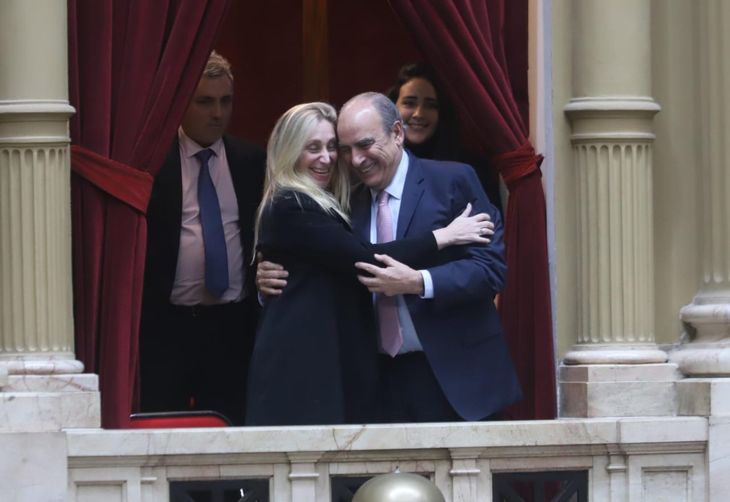 El jefe de Gabinete, Guillermo Francos, junto a la secretaria de Presidencia, Karina Milei.