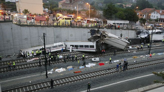 El choque de dos trenes en España dejó al menos 40 muertos.