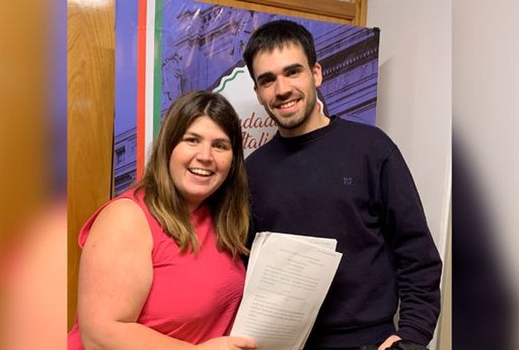 La Dra. Junto a Nicolás que obtuvo el fallo favorable. La Dra. Junto a Nicolás que obtuvo el fallo favorable.