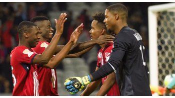Lille festejó la clasificación a los octavos de final.