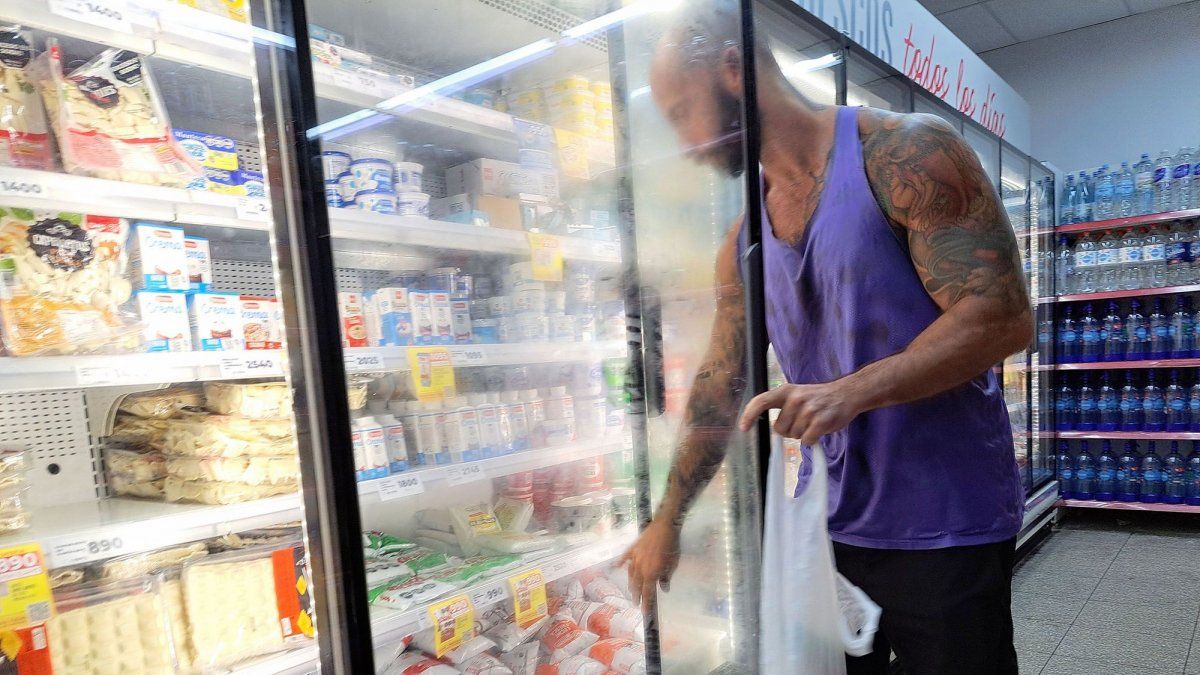 Sales in supermarkets fell 7.6% in the first year of the Milei era, although there was a monthly improvement in November