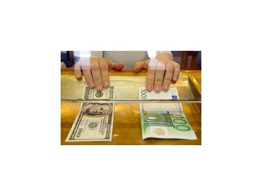 El euro marca un nuevo récord frente al dólar