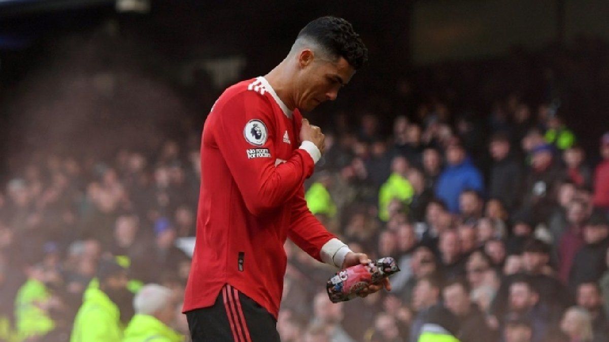 Football sympathizes with Ronaldo after the death of his baby in childbirth